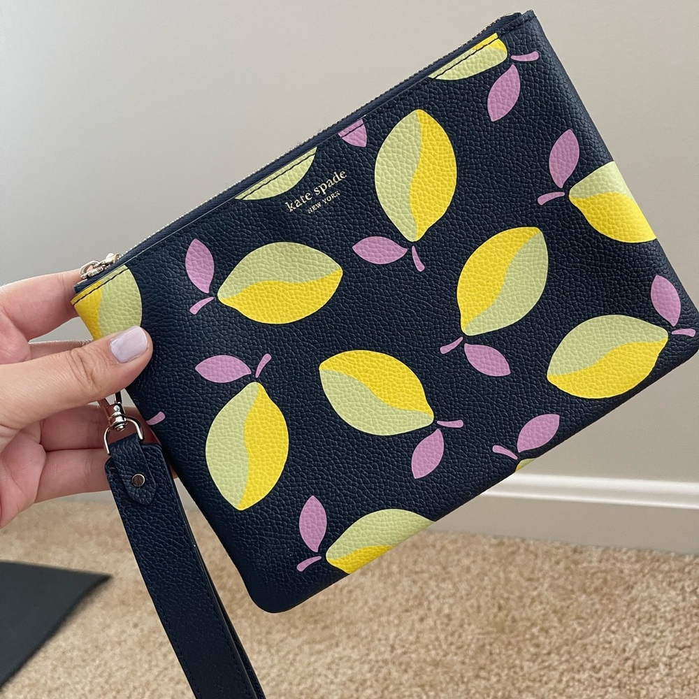 KATE SPADE wristlet like new!